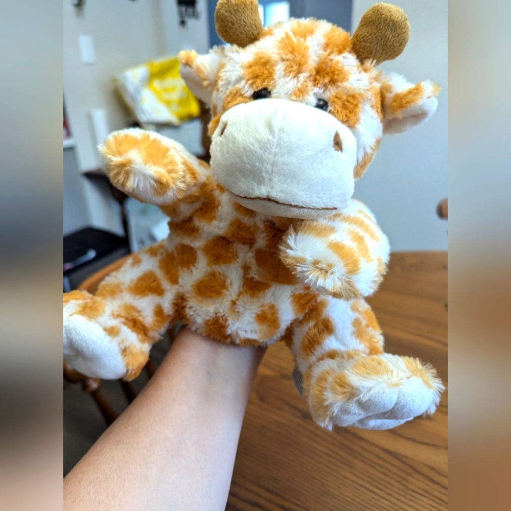 - Kellytoy plush giraffe puppet. 2011. GUC. 9 inches.